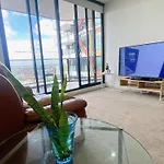 Parramatta New Paint 2B2B High Floor Apt Next To Train And Shopping