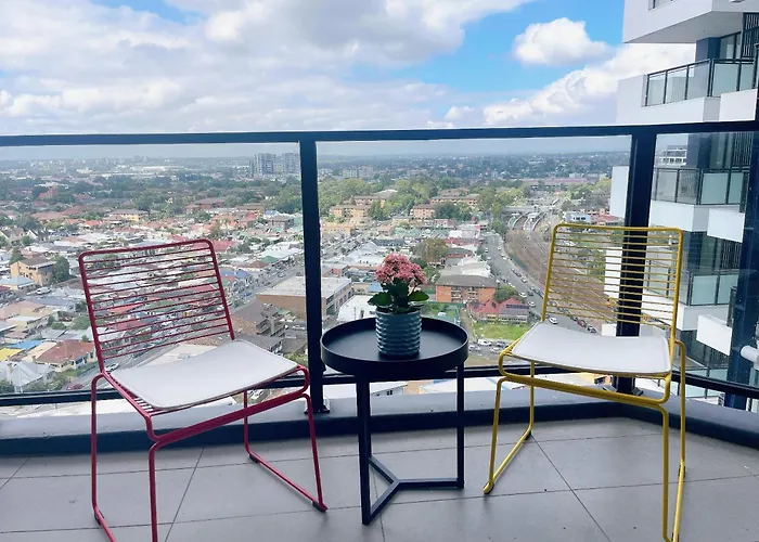 Parramatta New Paint 2B2B High Floor Apt Next To Train And Shopping