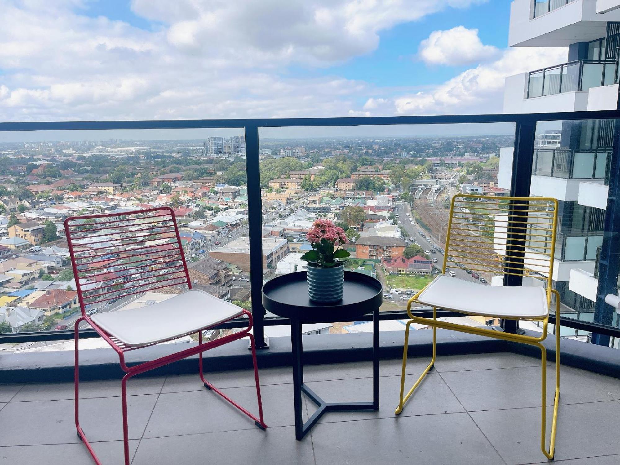 Parramatta New Paint 2b2b High Floor Apt Next To Train And Shopping Apartment