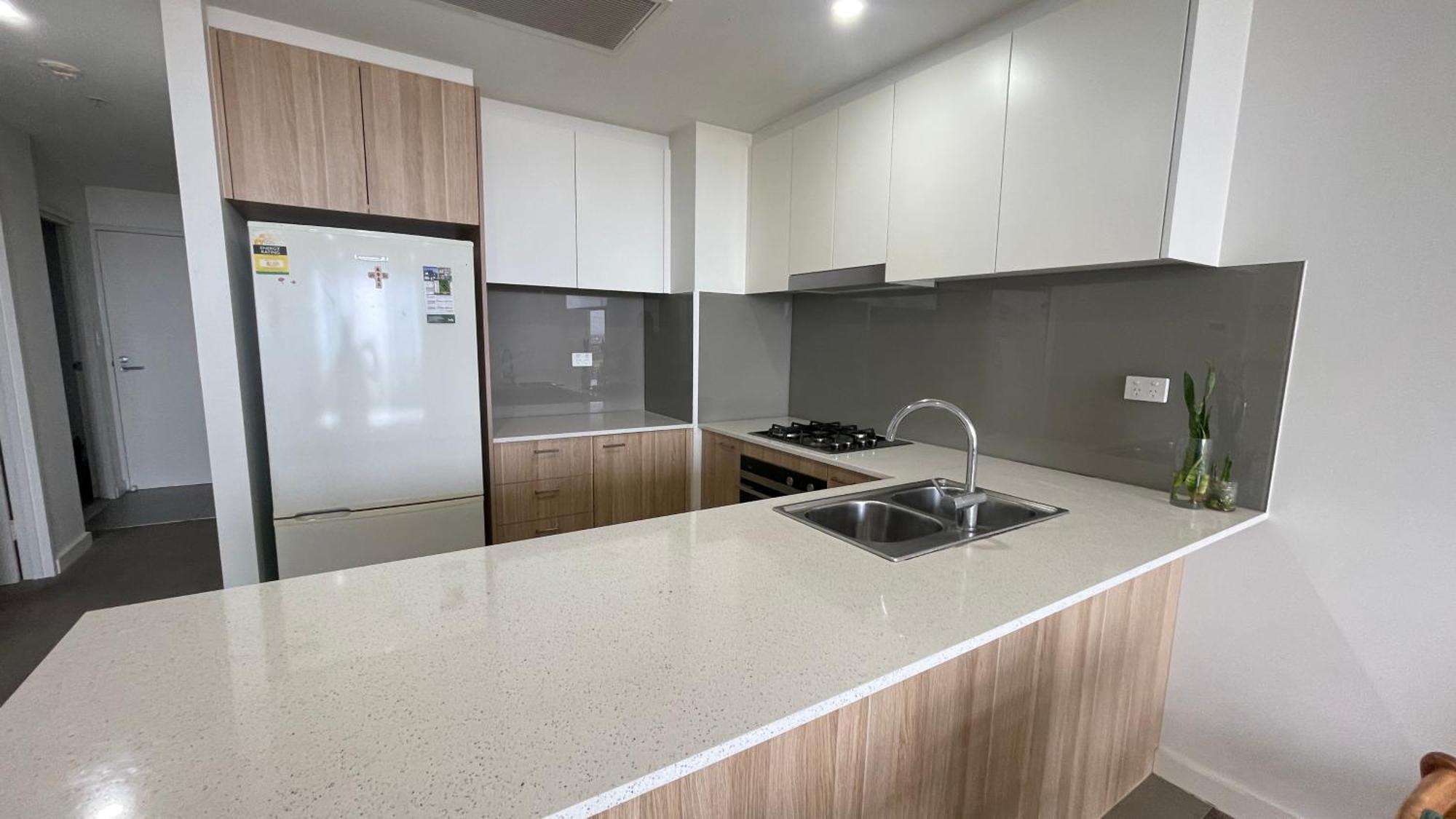 Parramatta New Paint 2b2b High Floor Apt Next To Train And Shopping *
